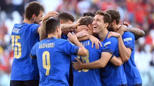 Italy vs. Belgium: Roberto Mancini faces Mark van Bommel