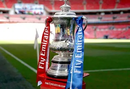 Трофеят FA Cup – символ на най-стария футболен турнир и началото на модерния футбол